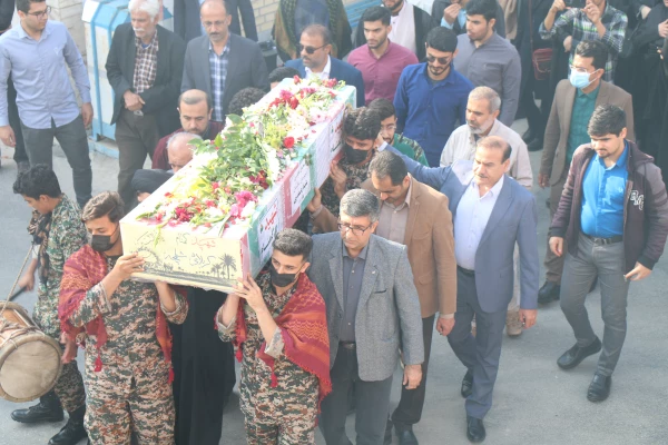 آئین استقبال و تشییع آلاله گمنام دفاع مقدس با حضور هیات رئیسه، کارکنان و دانشجومعلمان دانشگاه فرهنگیان استان بوشهر در پردیس علامه طباطبایی برگزار شد. 10