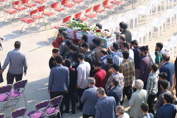 آئین استقبال و تشییع آلاله گمنام دفاع مقدس با حضور هیات رئیسه، کارکنان و دانشجومعلمان دانشگاه فرهنگیان استان بوشهر در پردیس علامه طباطبایی برگزار شد. 15