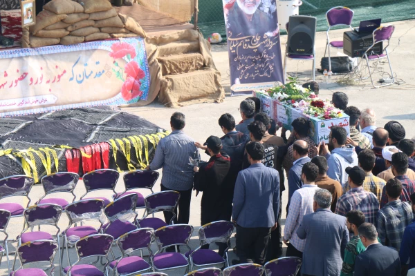 آئین استقبال و تشییع آلاله گمنام دفاع مقدس با حضور هیات رئیسه، کارکنان و دانشجومعلمان دانشگاه فرهنگیان استان بوشهر در پردیس علامه طباطبایی برگزار شد. 17
