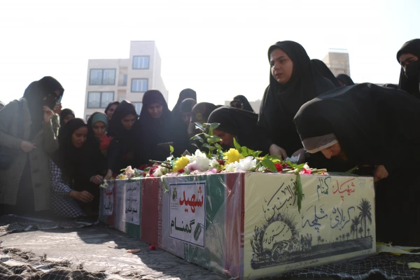 آئین استقبال و تشییع آلاله گمنام دفاع مقدس با حضور هیات رئیسه، کارکنان و دانشجومعلمان دانشگاه فرهنگیان استان بوشهر در پردیس علامه طباطبایی برگزار شد. 27