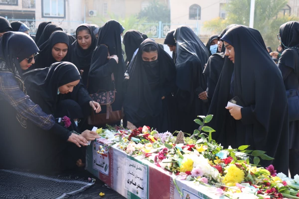 آئین استقبال و تشییع آلاله گمنام دفاع مقدس با حضور هیات رئیسه، کارکنان و دانشجومعلمان دانشگاه فرهنگیان استان بوشهر در پردیس علامه طباطبایی برگزار شد. 31