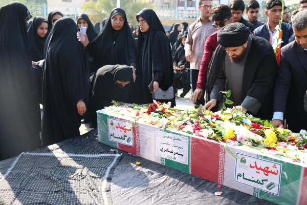 آئین استقبال و تشییع آلاله گمنام دفاع مقدس با حضور هیات رئیسه، کارکنان و دانشجومعلمان دانشگاه فرهنگیان استان بوشهر در پردیس علامه طباطبایی برگزار شد. 32