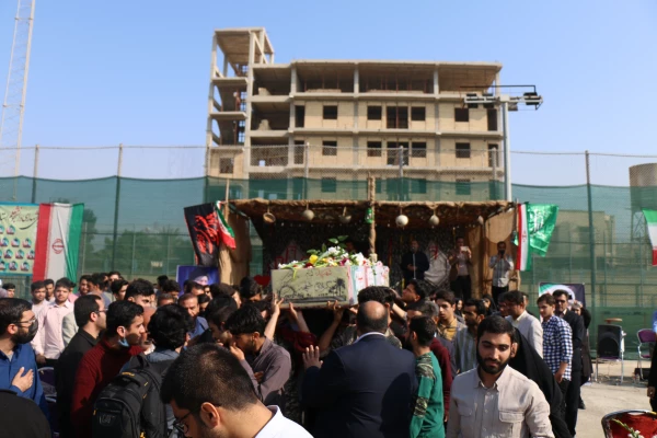 آئین استقبال و تشییع آلاله گمنام دفاع مقدس با حضور هیات رئیسه، کارکنان و دانشجومعلمان دانشگاه فرهنگیان استان بوشهر در پردیس علامه طباطبایی برگزار شد. 35