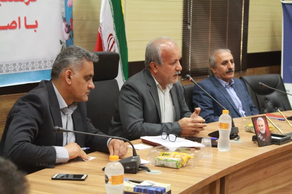رئیس دانشگاه فرهنگیان استان بوشهر در نشست با اصحاب رسانه استان بر لزوم تقویت زیرساخت ها و هیات علمی تاکید و گفت که تربیت تمام ساحتی دانشجویان از رویکردهای دانشگاه است. 2