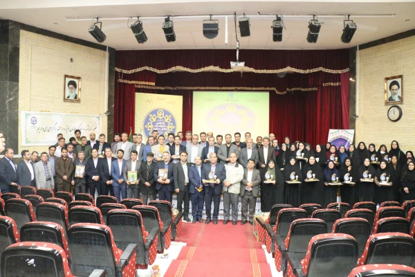 
رئیس دانشگاه فرهنگیان استان بوشهر از کسب عنوان چهارم این دانشگاه در یازدهمین جشنواره پژوهش و فناوری دانشگاه فرهنگیان خبر داد.   7