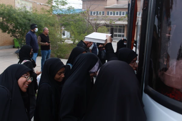 رئیس دانشگاه فرهنگیان استان بوشهر از اعزام کاروان دانشجویی دانشگاه فرهنگیان این استان به اردوی راهیان نور مقاومت کرمان خبر داد. 7