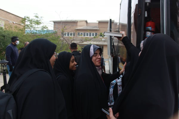 رئیس دانشگاه فرهنگیان استان بوشهر از اعزام کاروان دانشجویی دانشگاه فرهنگیان این استان به اردوی راهیان نور مقاومت کرمان خبر داد. 8