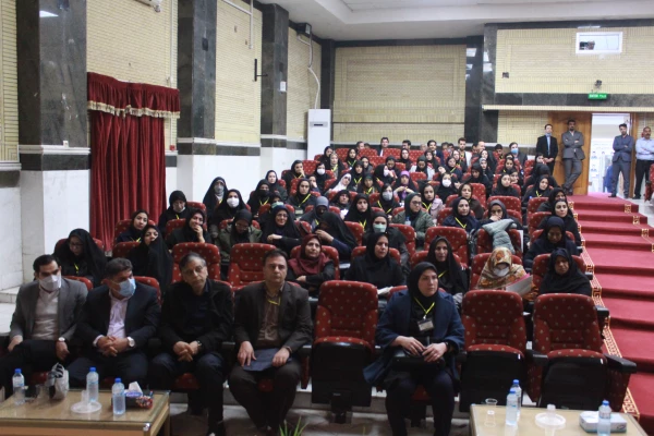 با حضور معاون دانشجویی دانشگاه فرهنگیان هشتمین دوره بالندگی حرفه ای کارشناسان و متخصصین تربیت بدنی و پنجمین همایش کشوری انجمن های ورزش دانشجویی خوابگاهی دانشگاه فرهنگیان در بوشهر آغاز شد. 10