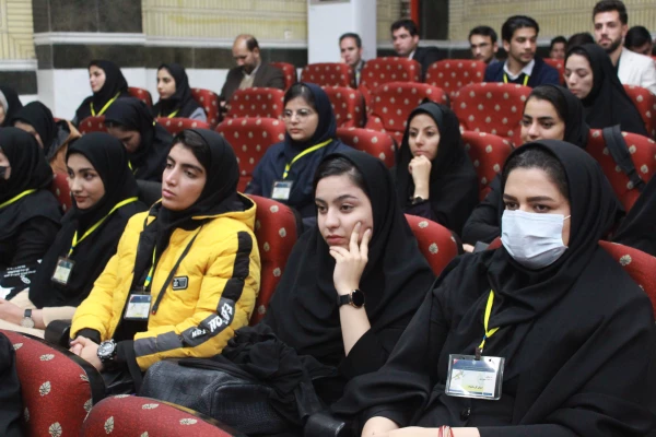 با حضور معاون دانشجویی دانشگاه فرهنگیان هشتمین دوره بالندگی حرفه ای کارشناسان و متخصصین تربیت بدنی و پنجمین همایش کشوری انجمن های ورزش دانشجویی خوابگاهی دانشگاه فرهنگیان در بوشهر آغاز شد. 17