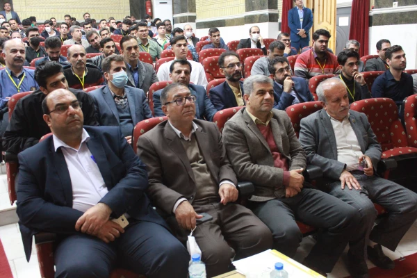 با حضور معاون دانشجویی دانشگاه فرهنگیان هشتمین دوره بالندگی حرفه ای کارشناسان و متخصصین تربیت بدنی و پنجمین همایش کشوری انجمن های ورزش دانشجویی خوابگاهی دانشگاه فرهنگیان در بوشهر آغاز شد. 12