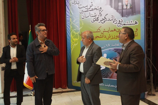 رئیس دانشگاه فرهنگیان استان بوشهر با بیان اینکه مقوله تربیت بدنی و سلامت بسیار مهم است، گفت: نقش تربیت بدنی در جامعه امروز کم نظیر است. 17