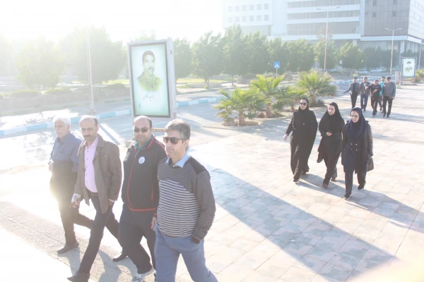همایش پیاده روی صبحگاهی کارکنان دانشگاه فرهنگیان استان بوشهر در ساحل نیلگون خلیج فارس برگزار شد. 10