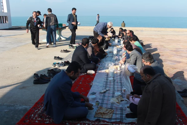 همایش پیاده روی صبحگاهی کارکنان دانشگاه فرهنگیان استان بوشهر در ساحل نیلگون خلیج فارس برگزار شد. 13