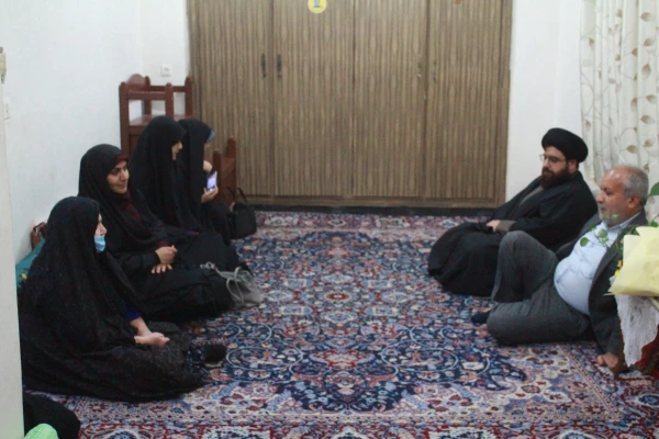 مسئولان دانشگاه فرهنگیان استان بوشهر  با خانواده شهید محمد فشنگ ساز دیدار کردند. 6