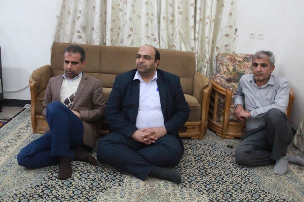 مسئولان دانشگاه فرهنگیان استان بوشهر  با خانواده شهید محمد فشنگ ساز دیدار کردند. 7