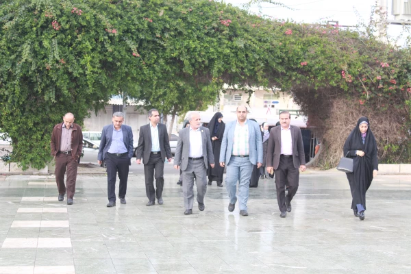 مسئولان و کارکنان دانشگاه فرهنگیان استان بوشهر همزمان با نخستین روز دهه مبارک فجر با آرمان های امام خمینی (ره) و شهدای انقلاب اسلامی و دفاع مقدس تجدید میثاق کردند. 2