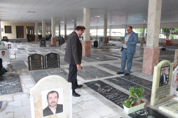 مسئولان و کارکنان دانشگاه فرهنگیان استان بوشهر همزمان با نخستین روز دهه مبارک فجر با آرمان های امام خمینی (ره) و شهدای انقلاب اسلامی و دفاع مقدس تجدید میثاق کردند. 11