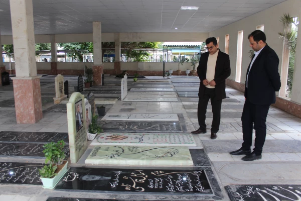 مسئولان و کارکنان دانشگاه فرهنگیان استان بوشهر همزمان با نخستین روز دهه مبارک فجر با آرمان های امام خمینی (ره) و شهدای انقلاب اسلامی و دفاع مقدس تجدید میثاق کردند. 12