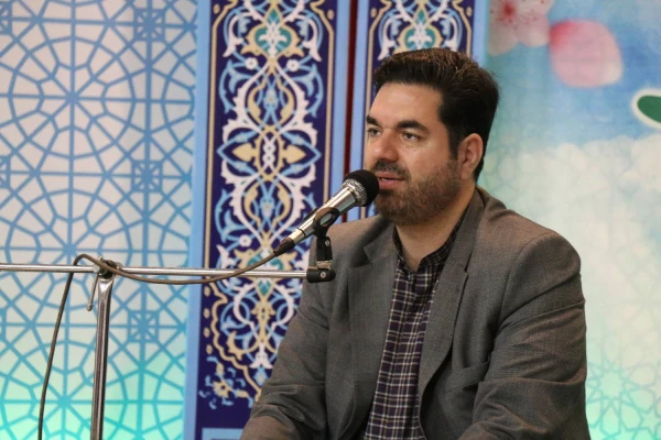 همزمان با دوره کشوری تربیت مربی درس آموزش قرآن کریم دانشگاه فرهنگیان، محفل انس با قرآن کریم در بوشهر برگزار شد. 10