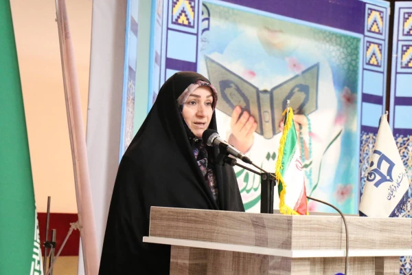 همزمان با دوره کشوری تربیت مربی درس آموزش قرآن کریم دانشگاه فرهنگیان، محفل انس با قرآن کریم در بوشهر برگزار شد. 14