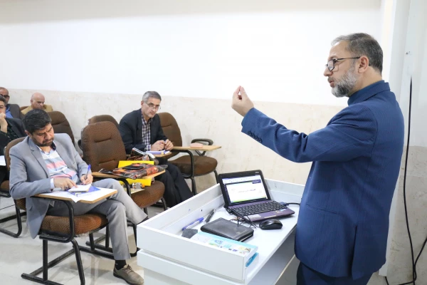 کارشناس قرآن سازمان پژوهش و برنامه ریزی آموزشی گفت: درگذشته عموما فعالیت های قرآنی ما صبغه نخبه گزینی داشته است. 7