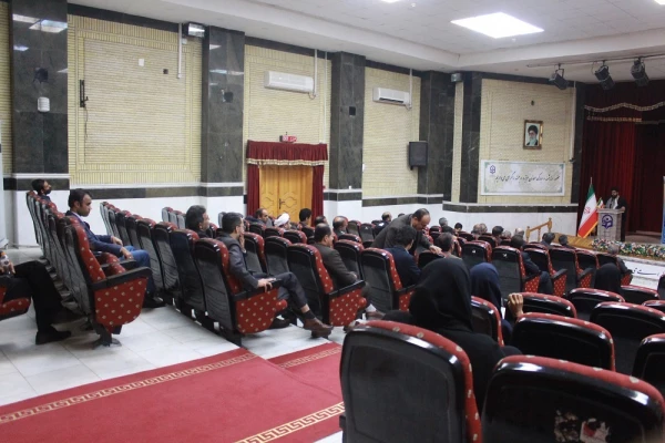 با حضور مسئولان و مدرسان دانشگاه فرهنگیان استان بوشهر، سومین نشست شورای عمومی مدرسان سال جاری در سالن همایش پردیس علامه طباطبایی برگزار شد. 4