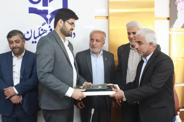 با حضور مشاور رئیس و مدیرکل حراست دانشگاه فرهنگیان؛
رئیس اداره حراست مدیریت استانی دانشگاه فرهنگیان استان بوشهر معارفه شد 17