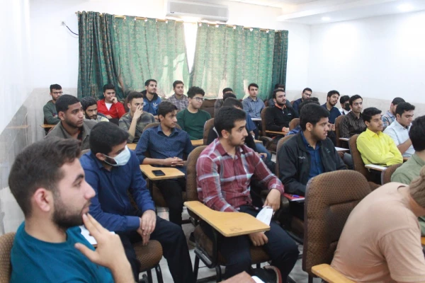 رئیس دانشگاه فرهنگیان استان بوشهر:
دوره ملی آموزشی تربیتی با رویکرد معارف نماز در حال برگزاری است 4