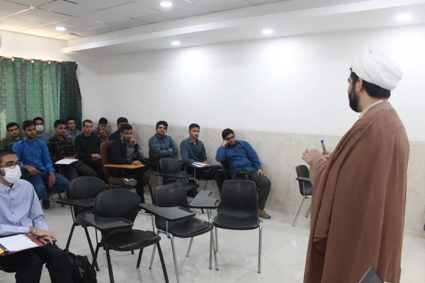 رئیس دانشگاه فرهنگیان استان بوشهر:
دوره ملی آموزشی تربیتی با رویکرد معارف نماز در حال برگزاری است 5