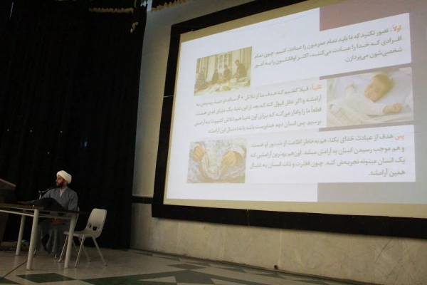 رئیس دانشگاه فرهنگیان استان بوشهر:
دوره ملی آموزشی تربیتی با رویکرد معارف نماز در حال برگزاری است 9