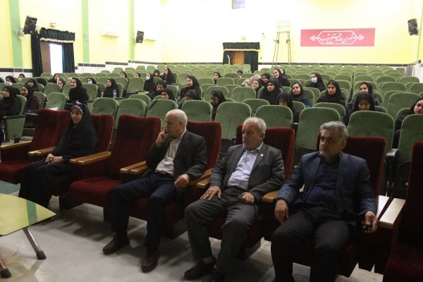 رئیس دانشگاه فرهنگیان استان بوشهر:
دوره ملی آموزشی تربیتی با رویکرد معارف نماز در حال برگزاری است 10