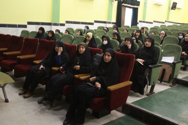 رئیس دانشگاه فرهنگیان استان بوشهر:
دوره ملی آموزشی تربیتی با رویکرد معارف نماز در حال برگزاری است 11