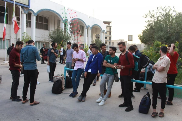 با حضور رئیس دانشگاه فرهنگیان استان بوشهر؛
دانشجومعلمان این دانشگاه به اردوی راهیان نور اعزام شدند 4