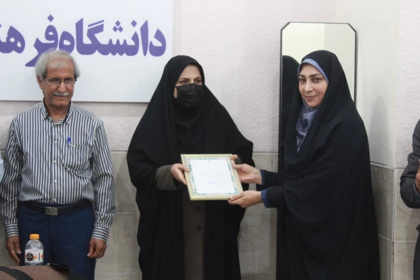 با حضور هیات رئیسه دانشگاه فرهنگیان استان بوشهر؛
از مشاورین پردیس های این دانشگاه تجلیل شد 5