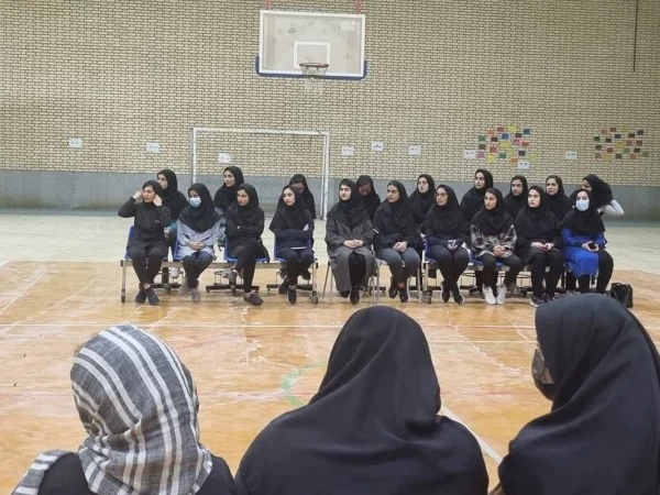 در پردیس بنت الهدی صدر بوشهر؛
لیگ والیبال درون پردیسی برگزار شد 2