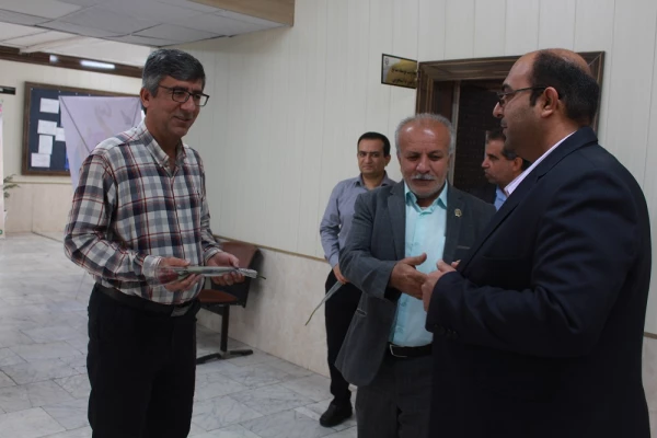 به مناسبت روز معلم؛
اساتید و کارکنان دانشگاه فرهنگیان با اهدای گل تجلیل شدند 4