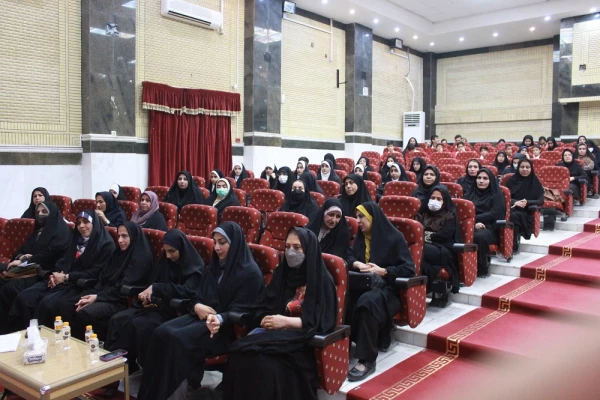 مدیرکل سیاسی، انتخابات و تقسیمات کشوری استانداری بوشهر:
معلمان رسالت راهبردی در تربیت نسل آینده دارند 10