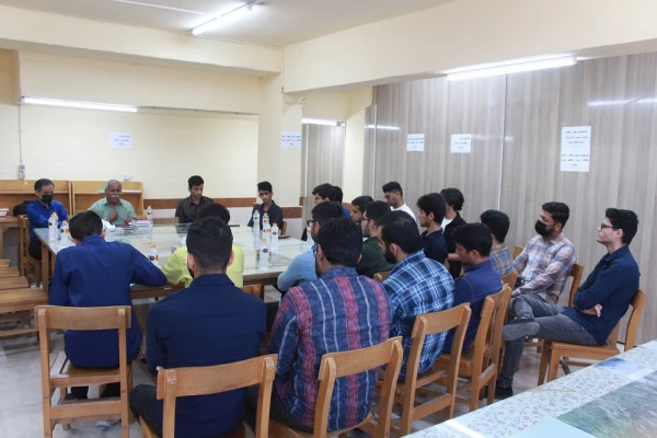 با حضور معاون آموزشی، فرهنگی و پژوهشی پردیس علامه طباطبایی بوشهر؛
نشست کتابخوانی دوستداران کتاب این پردیس برگزار شد 2