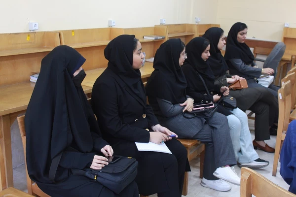 با حضور معاون آموزشی، فرهنگی و پژوهشی پردیس علامه طباطبایی بوشهر؛
نشست کتابخوانی دوستداران کتاب این پردیس برگزار شد 3