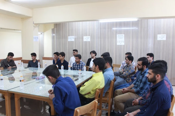 با حضور معاون آموزشی، فرهنگی و پژوهشی پردیس علامه طباطبایی بوشهر؛
نشست کتابخوانی دوستداران کتاب این پردیس برگزار شد 6