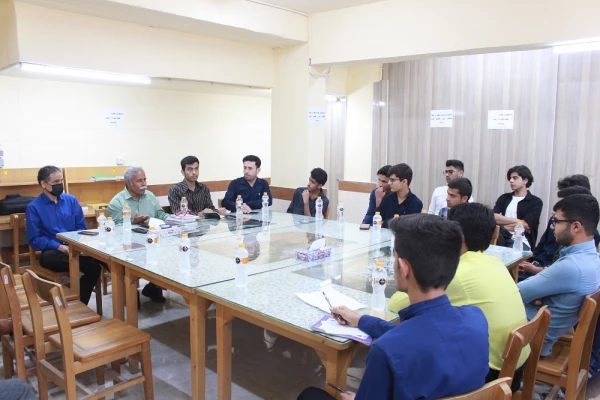 با حضور معاون آموزشی، فرهنگی و پژوهشی پردیس علامه طباطبایی بوشهر؛
نشست کتابخوانی دوستداران کتاب این پردیس برگزار شد 8