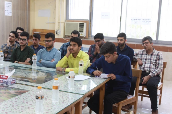 با حضور معاون آموزشی، فرهنگی و پژوهشی پردیس علامه طباطبایی بوشهر؛
نشست کتابخوانی دوستداران کتاب این پردیس برگزار شد 9