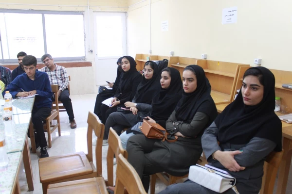 با حضور معاون آموزشی، فرهنگی و پژوهشی پردیس علامه طباطبایی بوشهر؛
نشست کتابخوانی دوستداران کتاب این پردیس برگزار شد 11