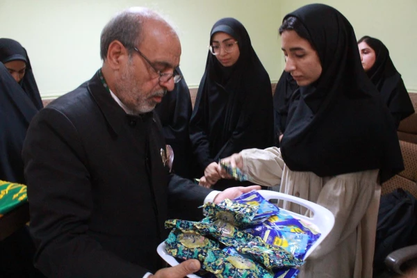 
همزمان با سالروز آزادسازی خرمشهر؛
کاروان خدام حرم رضوی در دانشگاه فرهنگیان استان بوشهر حضور یافتند 9