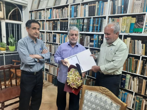 دیدار صمیمی رئیس دانشگاه فرهنگیان استان بوشهر با استاد حق شناس
 3