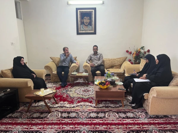 رئیس دانشگاه فرهنگیان استان بوشهر خبر داد: 
دیدار اعضای کارگروه شهدای دانشگاه با خانواده دو شهید دانشجومعلم 2