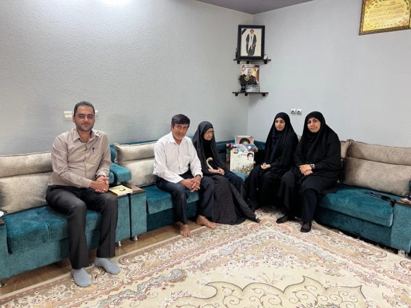 رئیس دانشگاه فرهنگیان استان بوشهر خبر داد: 
دیدار اعضای کارگروه شهدای دانشگاه با خانواده دو شهید دانشجومعلم 3