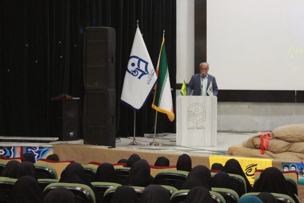 مشاور و دستیار ویژه معاون هماهنگ کننده سپاه:
در تقابل با آمریکا ما پیروز میدانیم 15