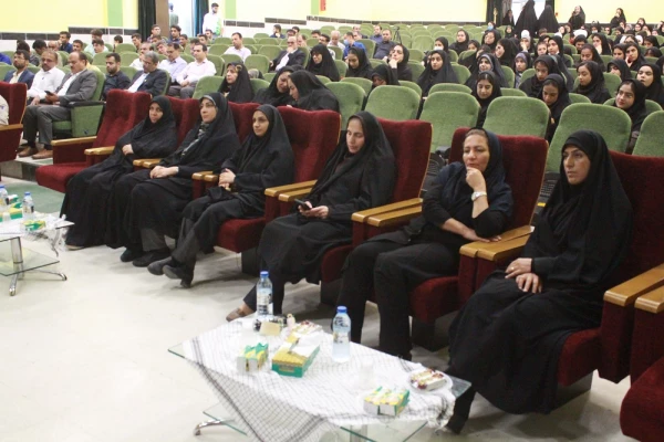 مشاور و دستیار ویژه معاون هماهنگ کننده سپاه:
در تقابل با آمریکا ما پیروز میدانیم 12