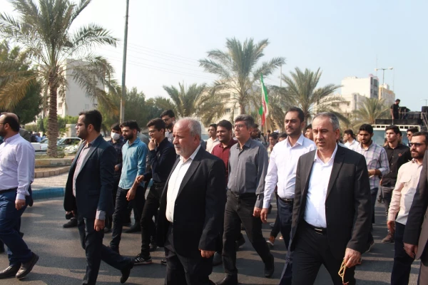 با حضور باشکوه مسئولان، کارکنان، اساتید و دانشجومعلمان دانشگاه فرهنگیان استان بوشهر؛
راهپیمایی 13 آبان در بوشهر برگزار شد 5